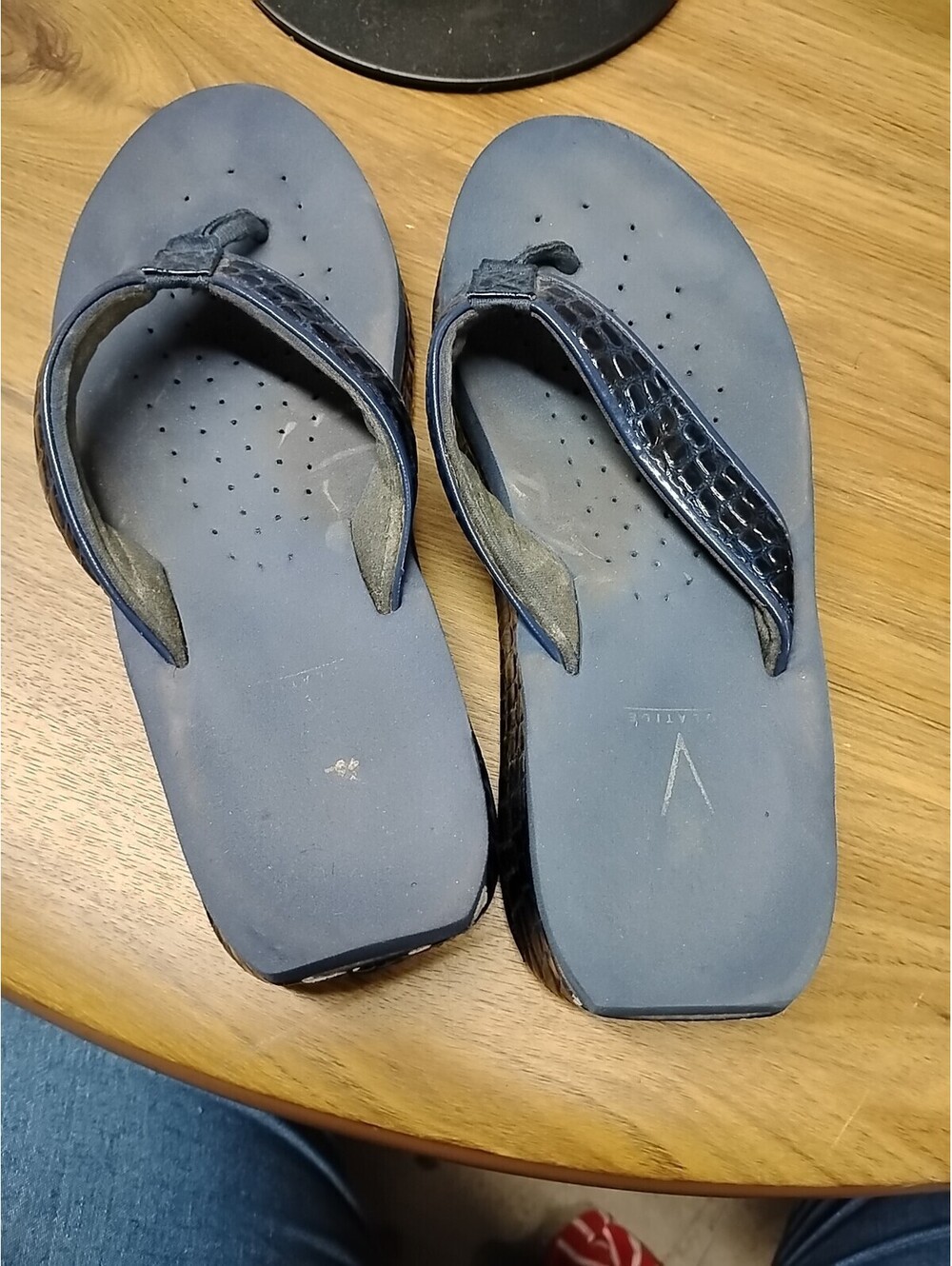 Volatile Blue Croc Platform Flip Flops Sandals 8